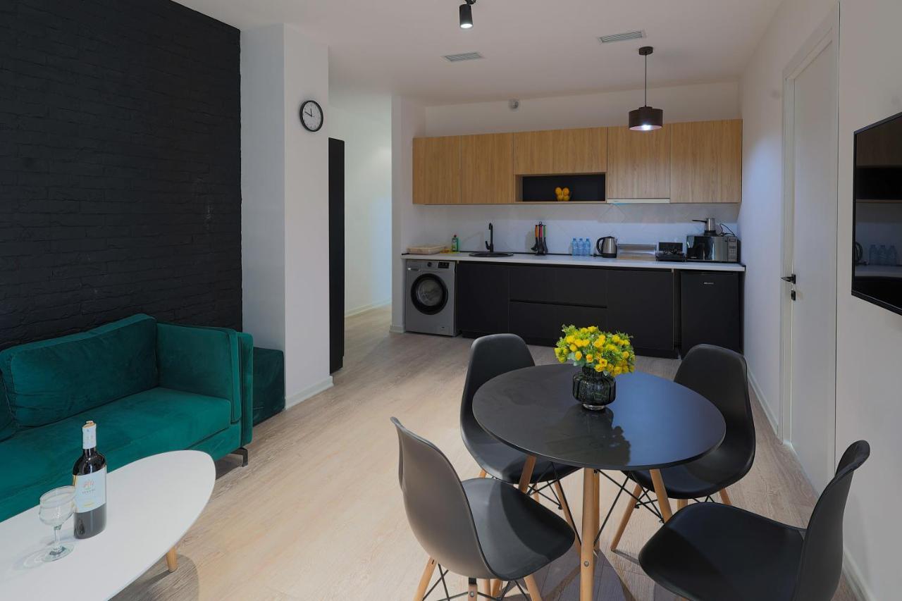 Welcome Republic Square Apartments เยเรวาน ภายนอก รูปภาพ